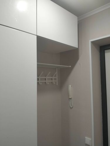 Сборка и установка настенной вешалки