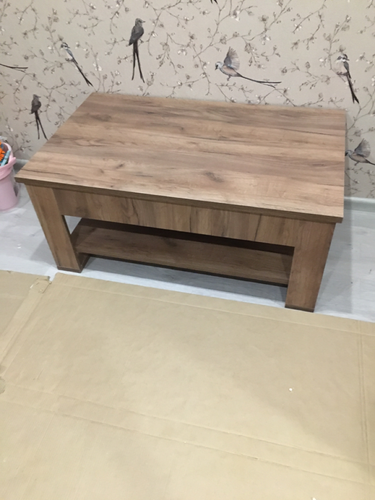 Собран деревянный предмет мебели: установлены панели, закреплены детали, выровнены поверхности, проверена устойчивость, завершена сборка, обеспечена надежность конструкции.