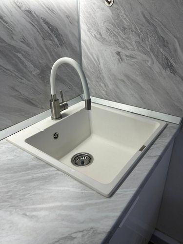 Установка и подключение врезной мойки Установка и подключение смесителя Установка столешницы ДСП