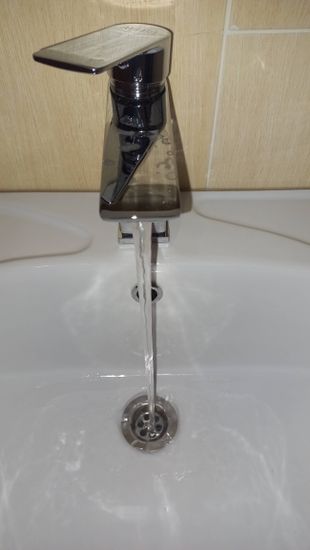 Сборка и навеска зеркального шкафа в ванной комнате