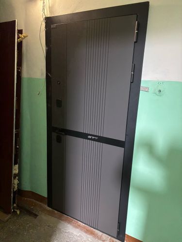 Демонтаж металлической двери с сохранением дверного  блока