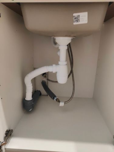 Установка розетки на готовые коммуникации