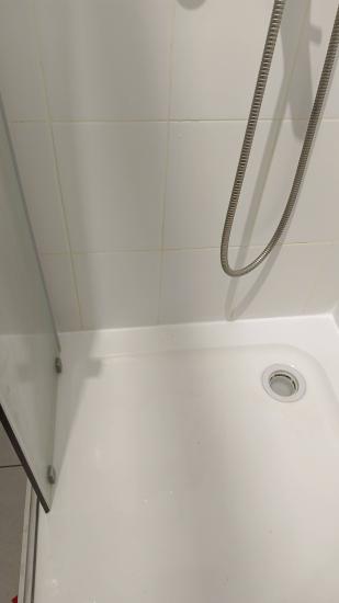 Герметизация стыков душевой кабины