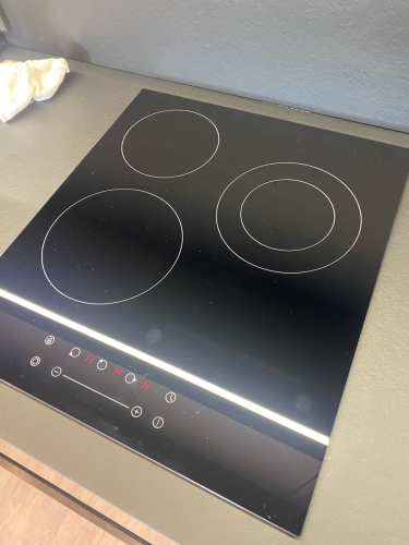 Установлено новое кухонное оборудование. Демонтирована старая панель, произведен монтаж новой, подключены все необходимые коммуникации. Проверена работоспособность и безопасность устройства.