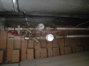 Заменены фитинги, устранены протечки, установлены новые соединения, проверена герметичность, восстановлена целостность системы, улучшена функциональность трубопровода.