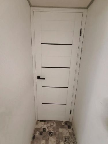 Установка дверного наличника