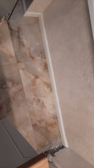 Монтаж полиуретанового/дюрополимерного/полистиролового плинтуса