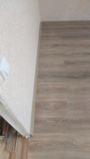 Монтаж пластикового плинтуса