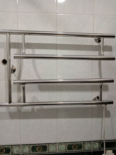 Установлен новый прибор на стену, подключен к электросети, проверена работоспособность, закреплены крепления, обеспечена безопасность, проведена проверка на отсутствие дефектов.