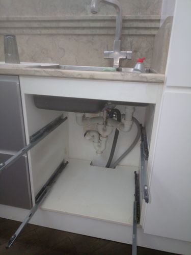 Установка проточного фильтра под мойку