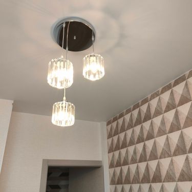 Установка люстры в сборке