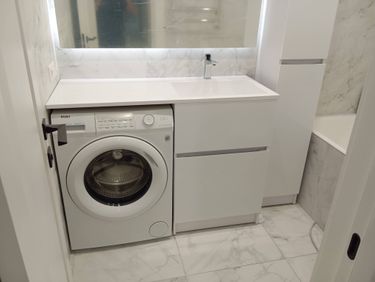 Установка комплекта: пенал + тумба +раковина + смеситель + зеркало