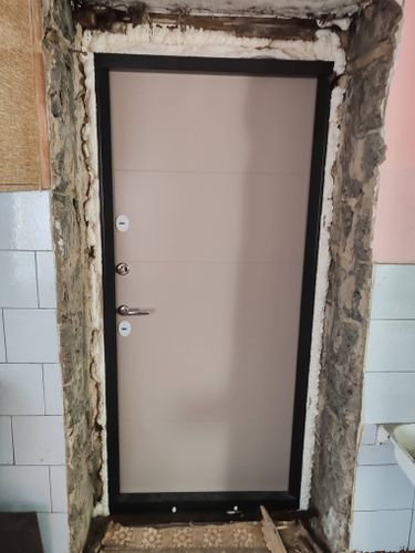 Установка входной двери весом до 95 кг