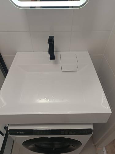 Установка отдельностоящей стиральной машины с подключением