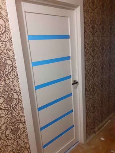 Добавлены новые доборы, улучшившие внешний вид и функциональность дверного проема. Эстетичное оформление завершено, обеспечивая гармонию с окружающим интерьером.