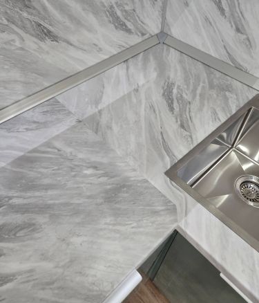 Сборка и установка кухонного каркаса Подключение и монтаж светодиодной ленты с короб Установка и подключение подстольной мойки