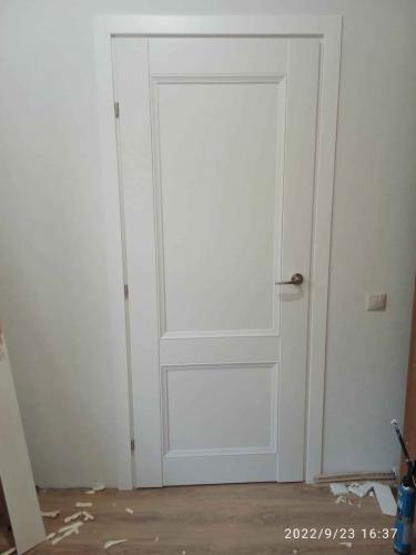 Установлена складная конструкция, закреплены направляющие, смонтированы панели, проверена плавность движения. Завершена отделка проема, установлены ручки, произведена регулировка механизмов.