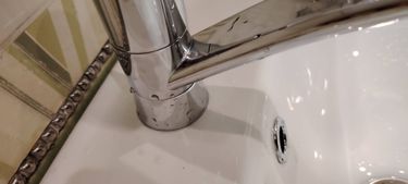 Установка комплекта: Тумба + Раковина + смеситель + зеркало