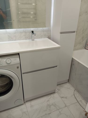 Установка комплекта: пенал + тумба +раковина + смеситель + зеркало