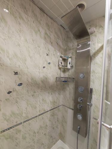 Проведены работы по устранению течи: заменены уплотнители, проверены соединения, герметизированы швы, восстановлена герметичность системы, устранены дефекты, проверена функциональность.