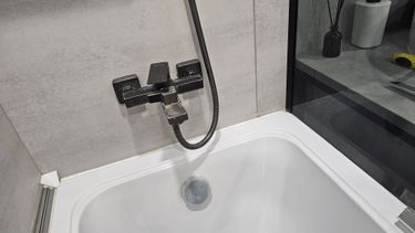 Герметизация ванны силиконом