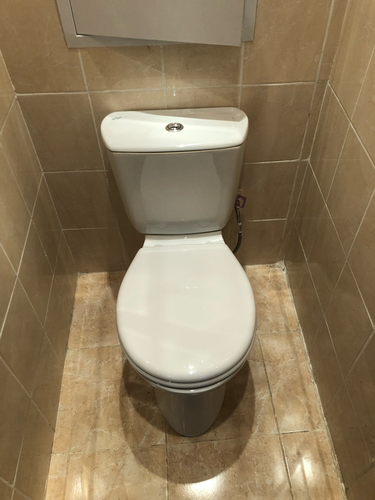 Проведена замена сливного механизма, устранены протечки, обновлены крепления, очищены поверхности, проверена герметичность соединений, выполнена регулировка уровня воды, улучшена функциональность.