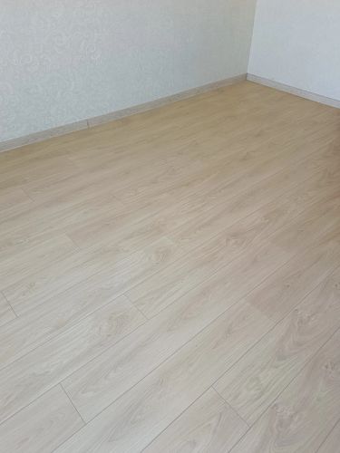 Монтаж пластикового плинтуса