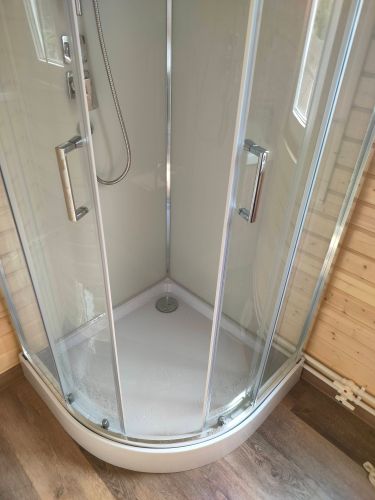 Установка душевой кабины шириной до 90 см