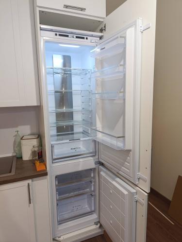 Установка и подключение встраиваемого холодильника