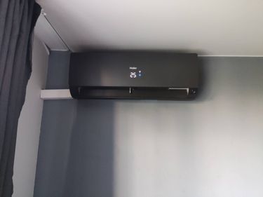 Проведена очистка фильтров, устранение пыли с внутренних элементов, дезинфекция системы, проверка дренажа, восстановление оптимальной работы устройства.