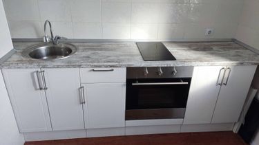 Установка и подключение электрической варочной поверхности Установка столешницы ДСП Установка и подключение встраиваемого электрического духового шкафа