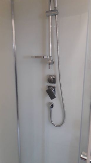 Установка душевой кабины шириной до 120 см