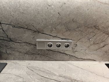 Установка выключателя (на готовые коммуникации)