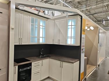 Сборка и установка кухонного каркаса Установка столешницы из искусственного камня Подключение и монтаж светодиодной ленты с короб