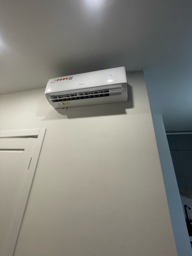 Проведена замена трубопровода, устранены утечки, восстановлена герметичность, проверено давление, система протестирована, охлаждение восстановлено, оборудование очищено, работа завершена.