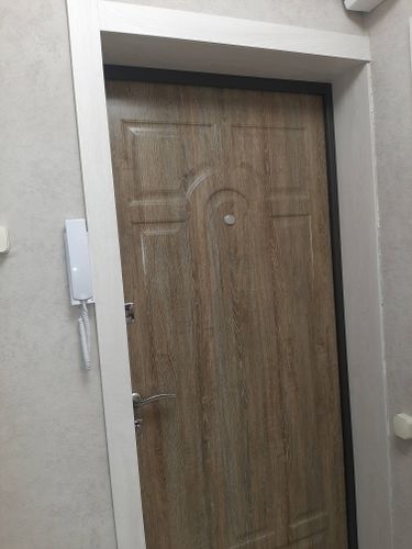 Установка дверного наличника