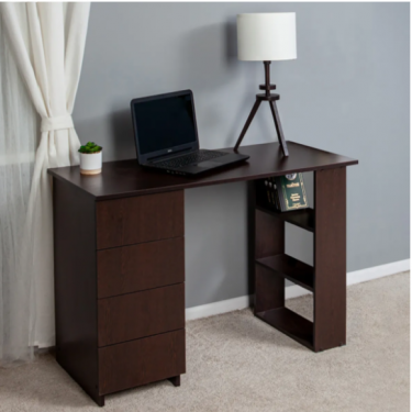 Собран письменный стол: установлены ящики, закреплены полки, прикручен каркас, выровнена поверхность, проверена устойчивость, завершена сборка, обеспечена функциональность, добавлены аксессуары.