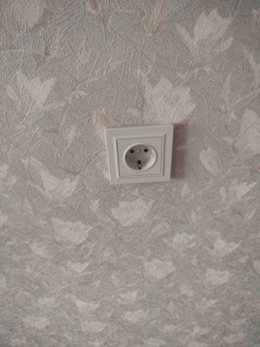 Установка розетки на готовые коммуникации