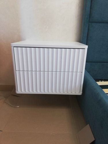 Собрана мебель: установлены панели, закреплены детали, выровнены поверхности, прикреплены ручки, проверена устойчивость, обеспечена функциональность, завершена установка в интерьере.