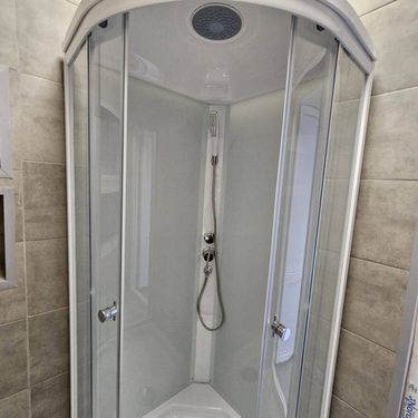 Установка душевой кабины шириной до 90 см