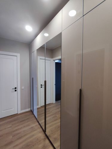 Установка и регулировка распашной двери