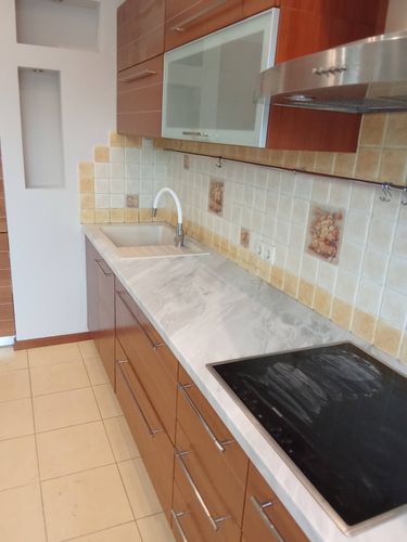 Установка и подключение врезной мойки Установка столешницы ДСП Установка и подключение смесителя