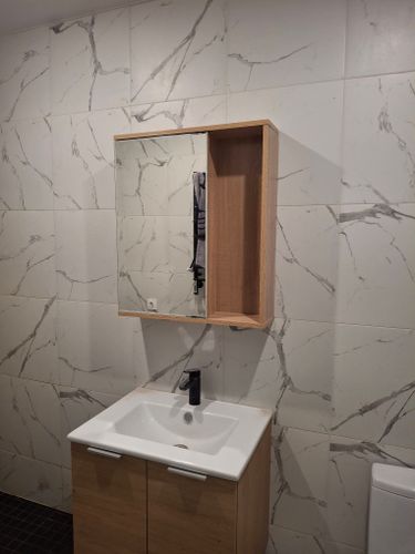 Монтаж зеркального шкафа