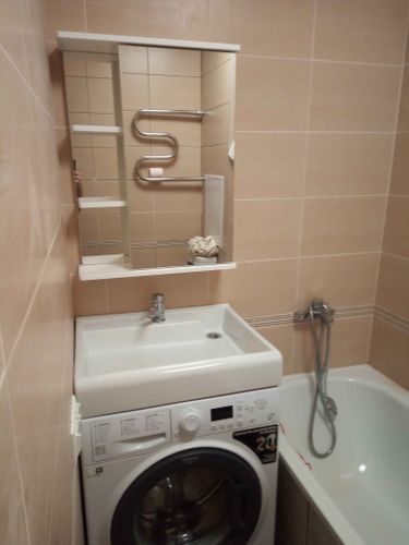 Удаление сантехнического оборудования завершено. Освобождено пространство для дальнейших работ. Все коммуникации отключены и подготовлены для последующего монтажа.