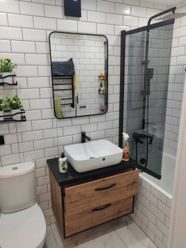 Монтаж и подключение настенно-потолочного светильника