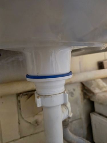 Установка раковины на кронштейнах