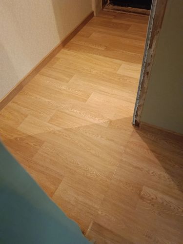 Монтаж пластикового плинтуса