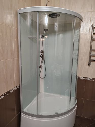 Установка душевой кабины шириной до 90 см