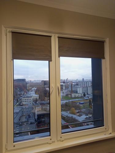 Монтаж рулонной шторы, рулонной шторы «день-ночь» на стену\потолок или в оконный проем