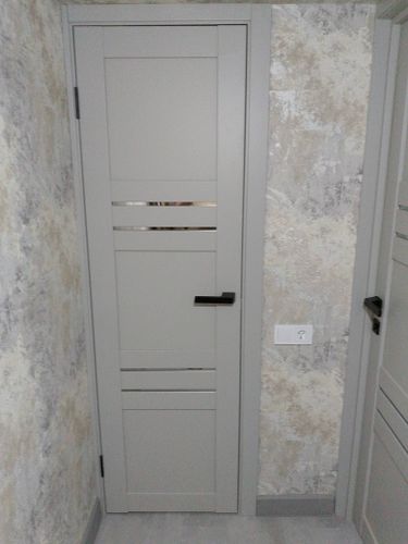 Установлена складная конструкция, закреплены направляющие, отрегулированы петли, обеспечена плавность движения, проверена фиксация, выполнена чистовая отделка, устранены зазоры.